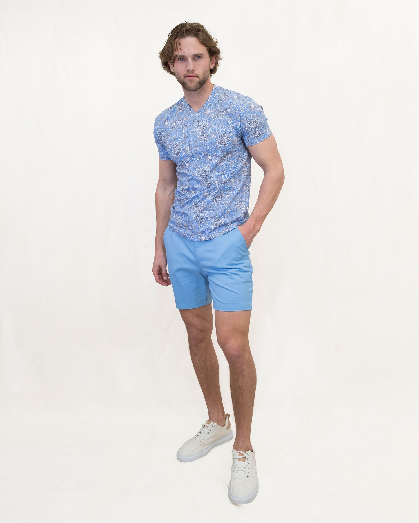 MAZE HANDCUT FLORAL V-NECK TEE - BLUE