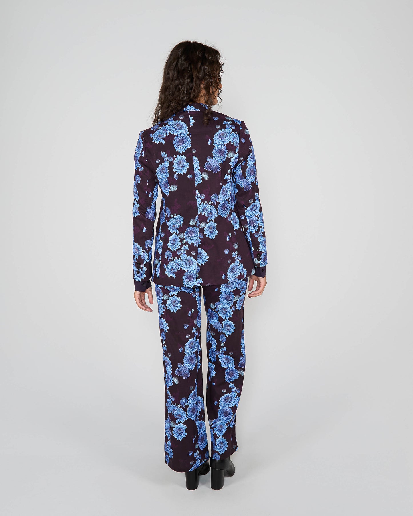 JANE SERIOUS FLORAL TAILORED JACKET - PLUM