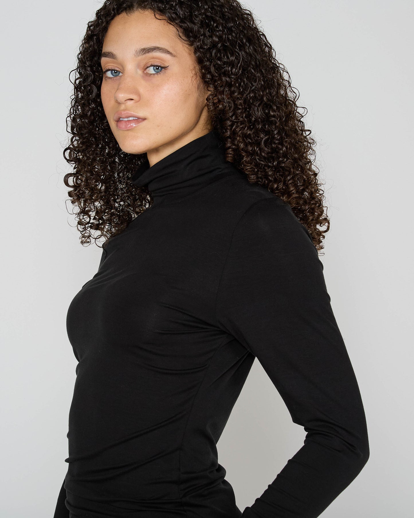 KATE TURTLENECK - BLACK