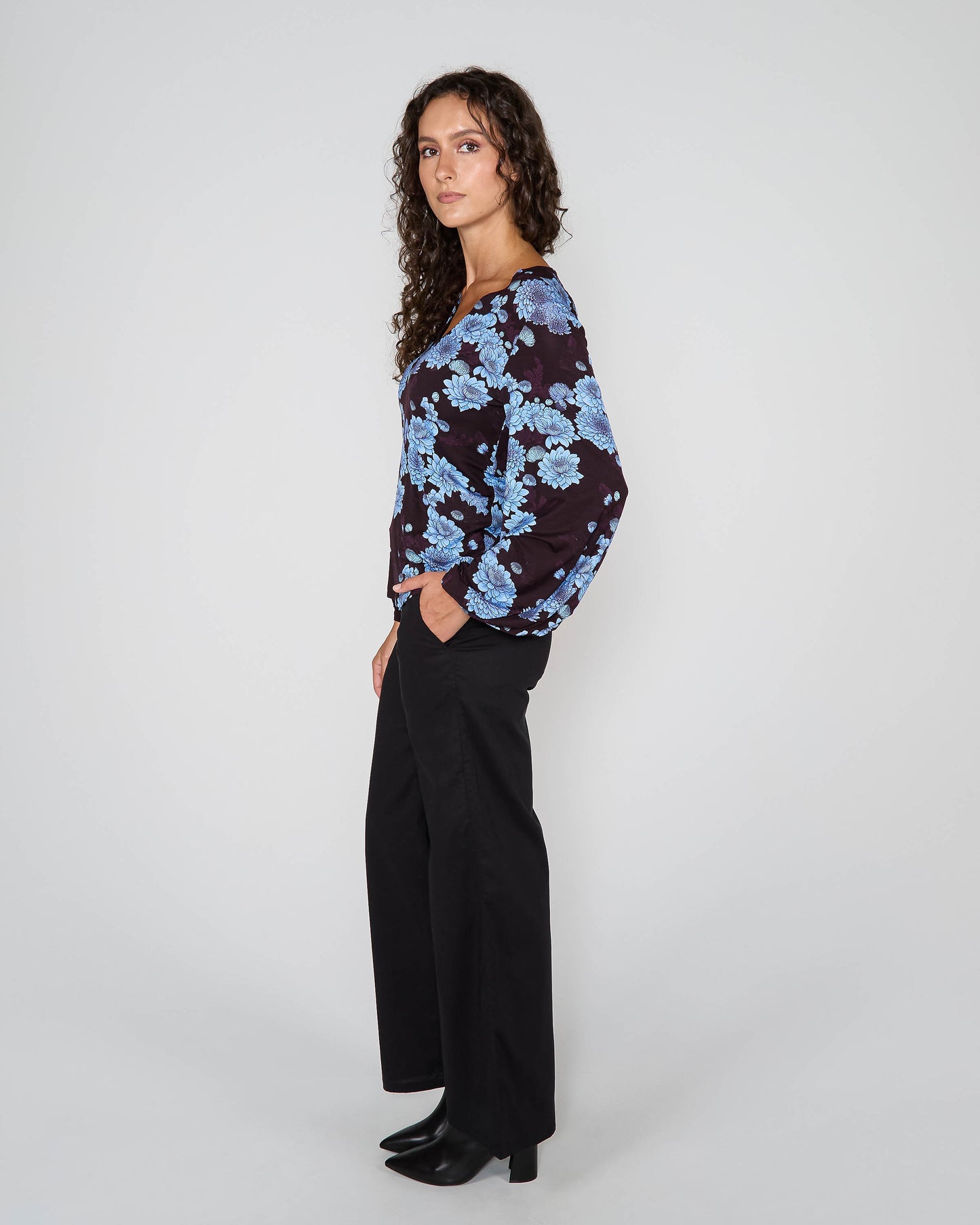 VAL SERIOUS FLORAL LONG SLEEVE V-NECK SHIRT - PLUM