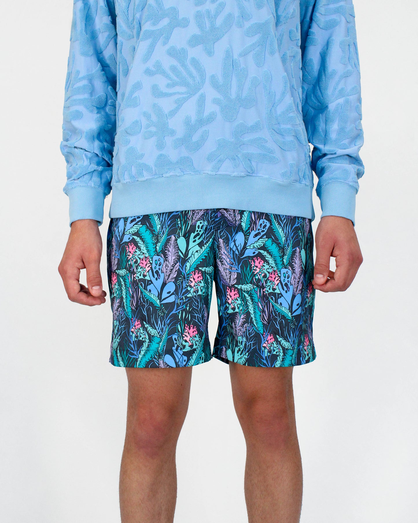 POOL FLORAL TIDE SWIM SHORTS IN SMOKE