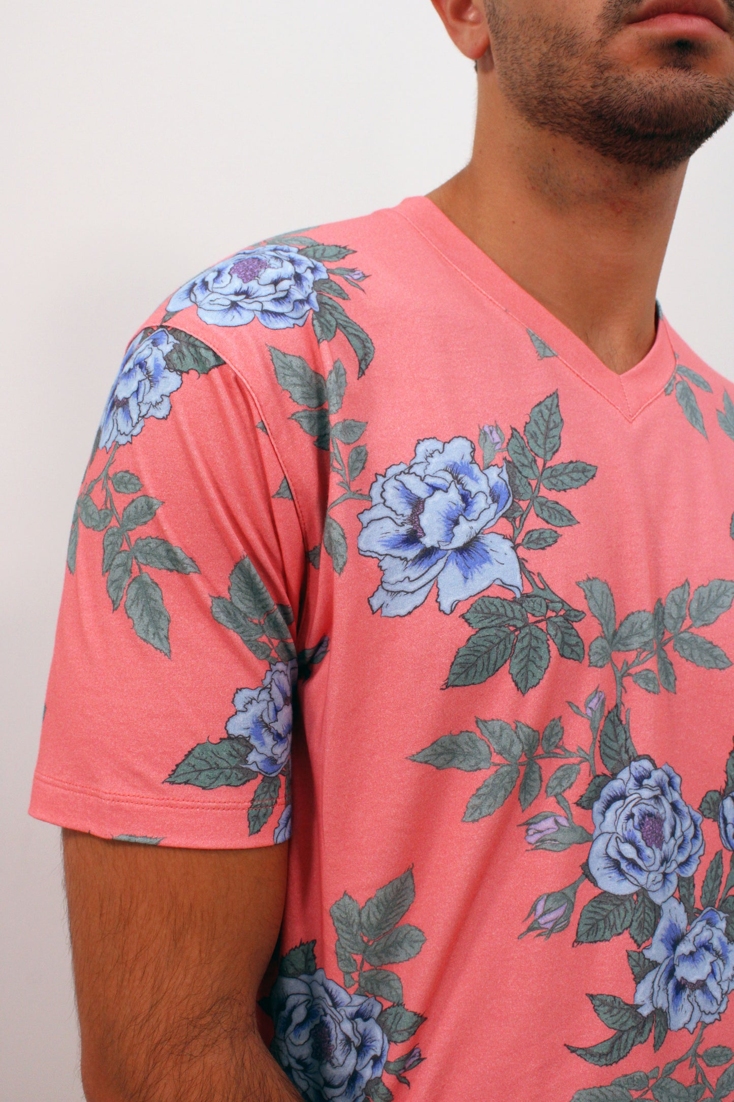 MAZE FLOATING FORNA V-NECK TEE IN GERANIUM