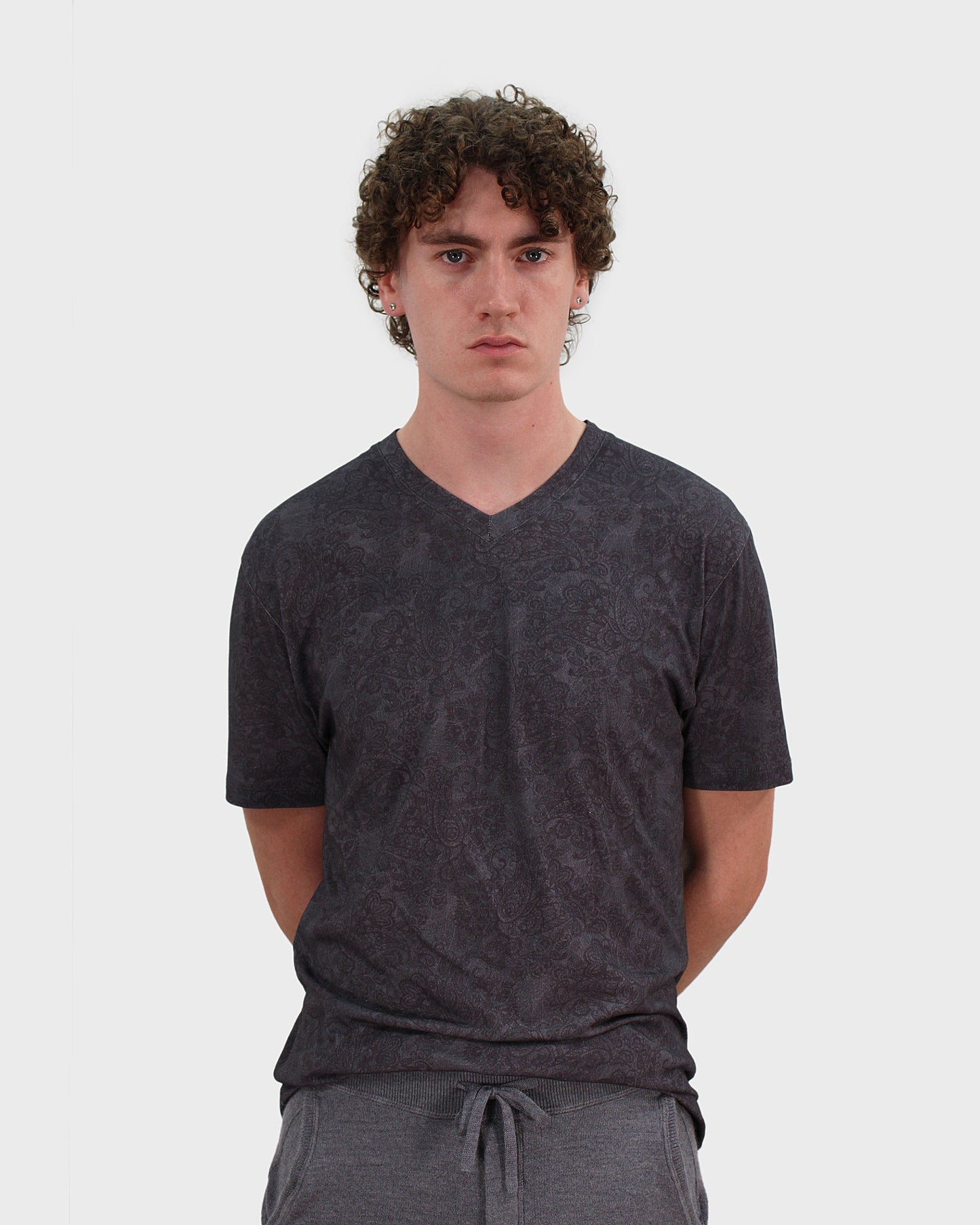 MAZE PAISLEY SWIRL V-NECK TEE IN BLACK