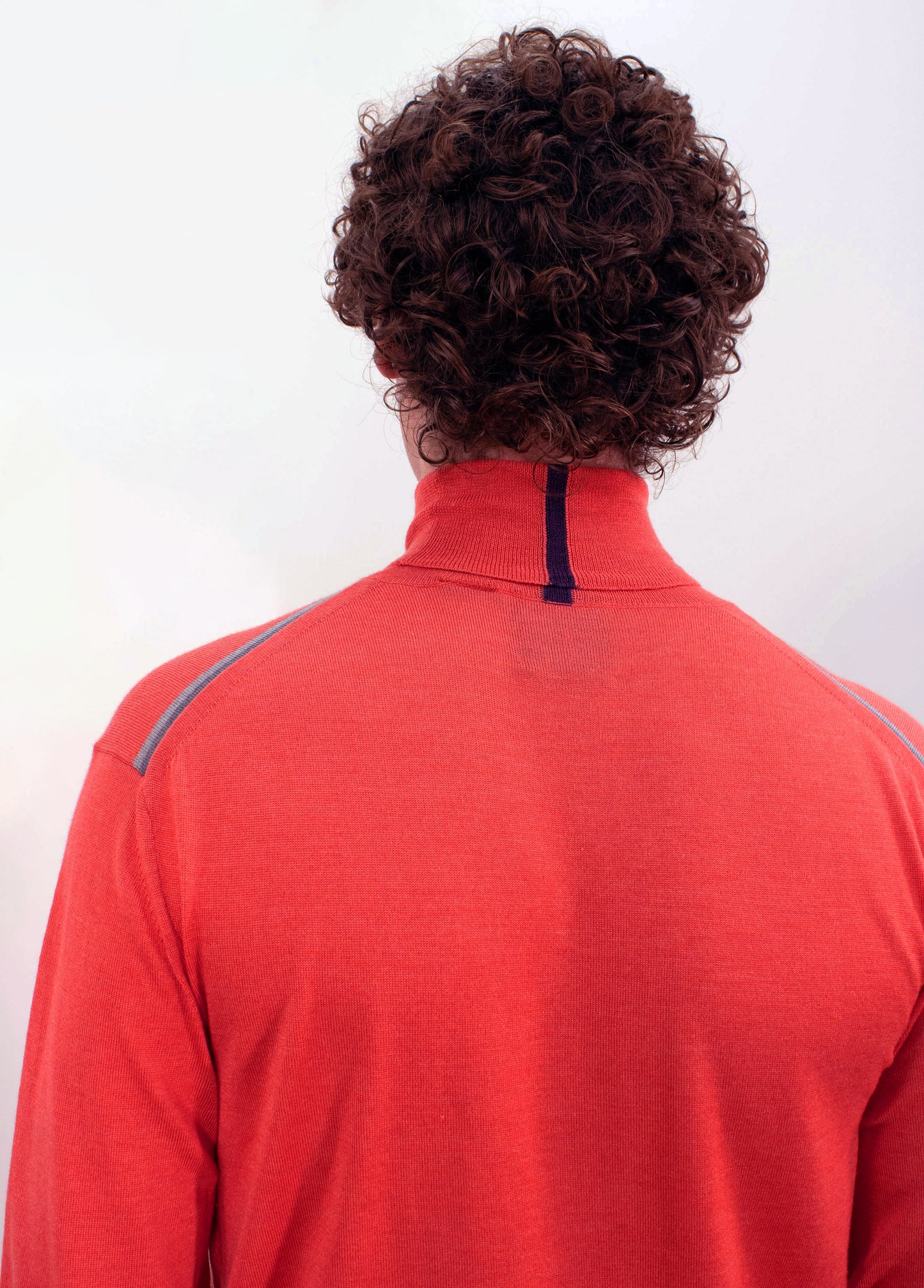 RONALD MERINO TURTLENECK SWEATER IN GERANIUM