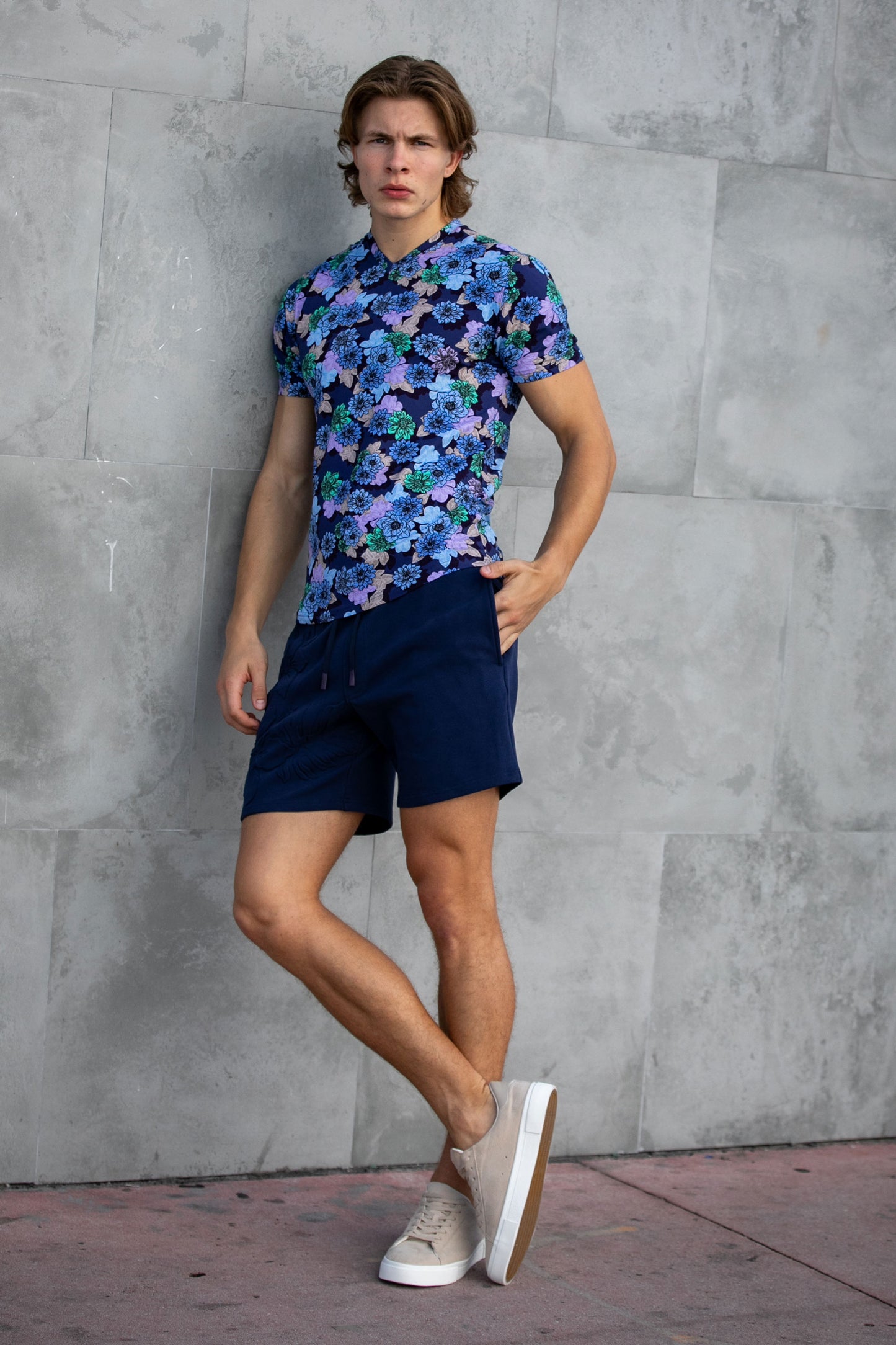 MAZE SNAP FLORAL V-NECK TEE - NAVY