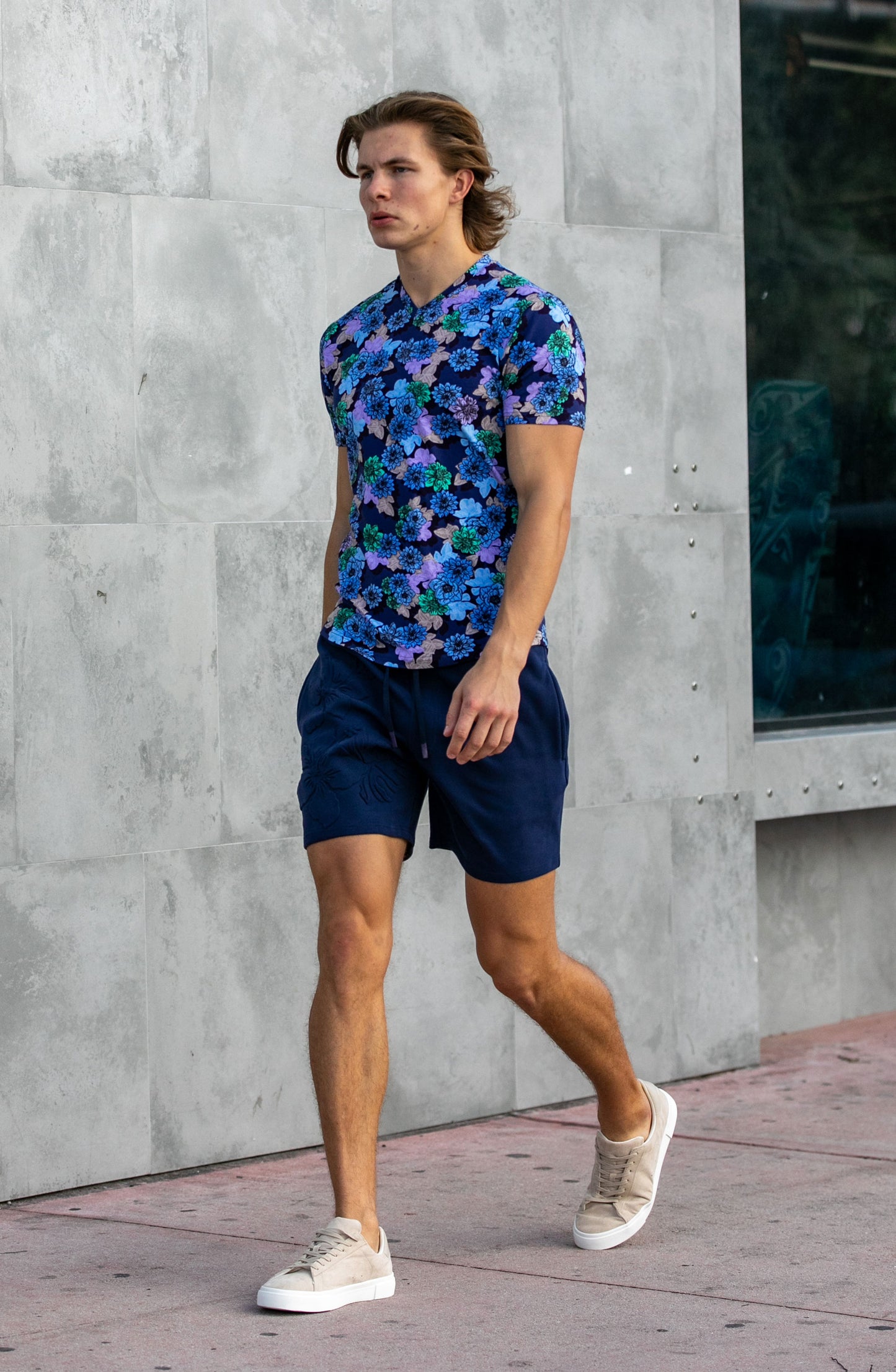 MAZE SNAP FLORAL V-NECK TEE - NAVY