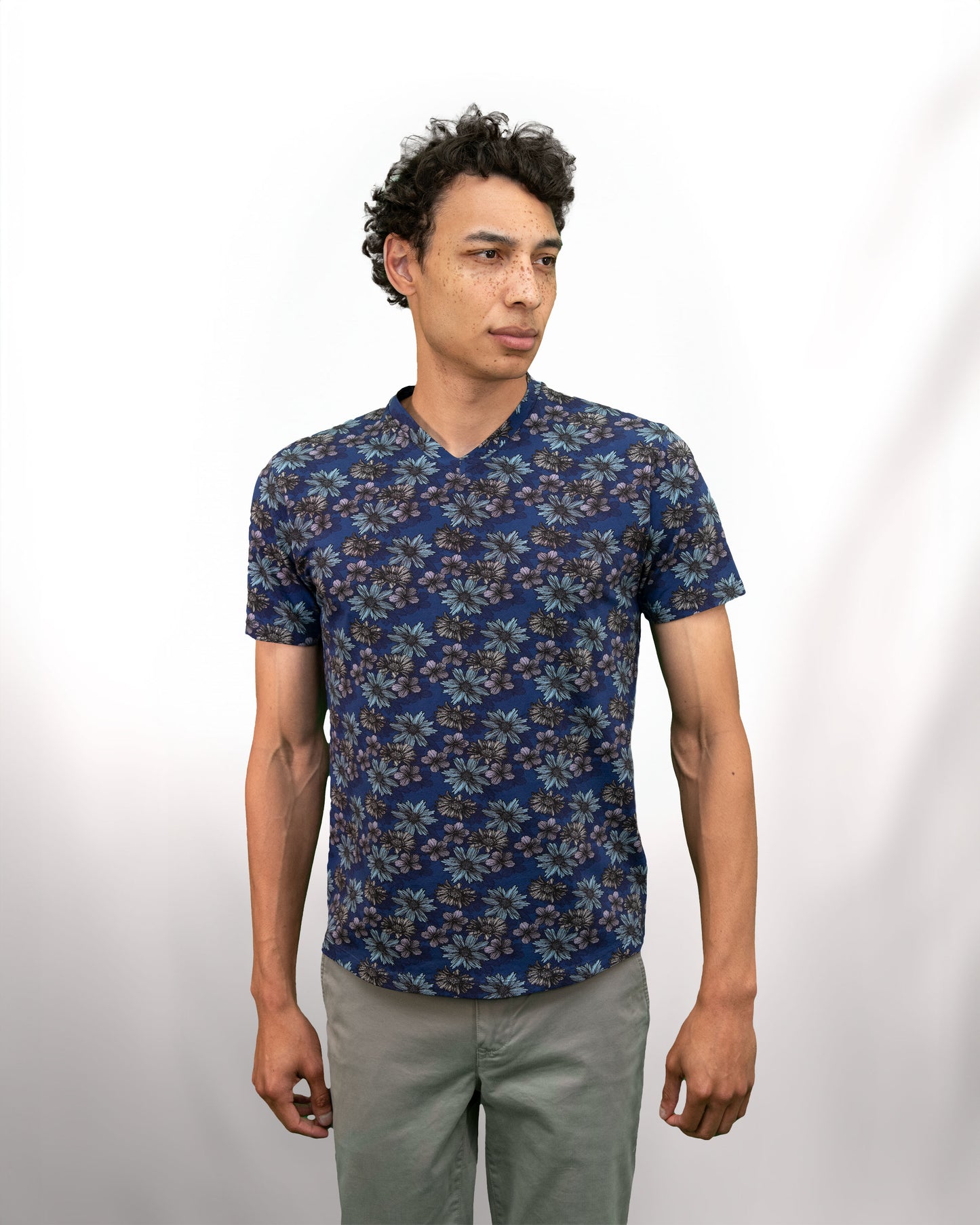 MAZE ITALIAN FLORAL V-NECK TEE - NAVY