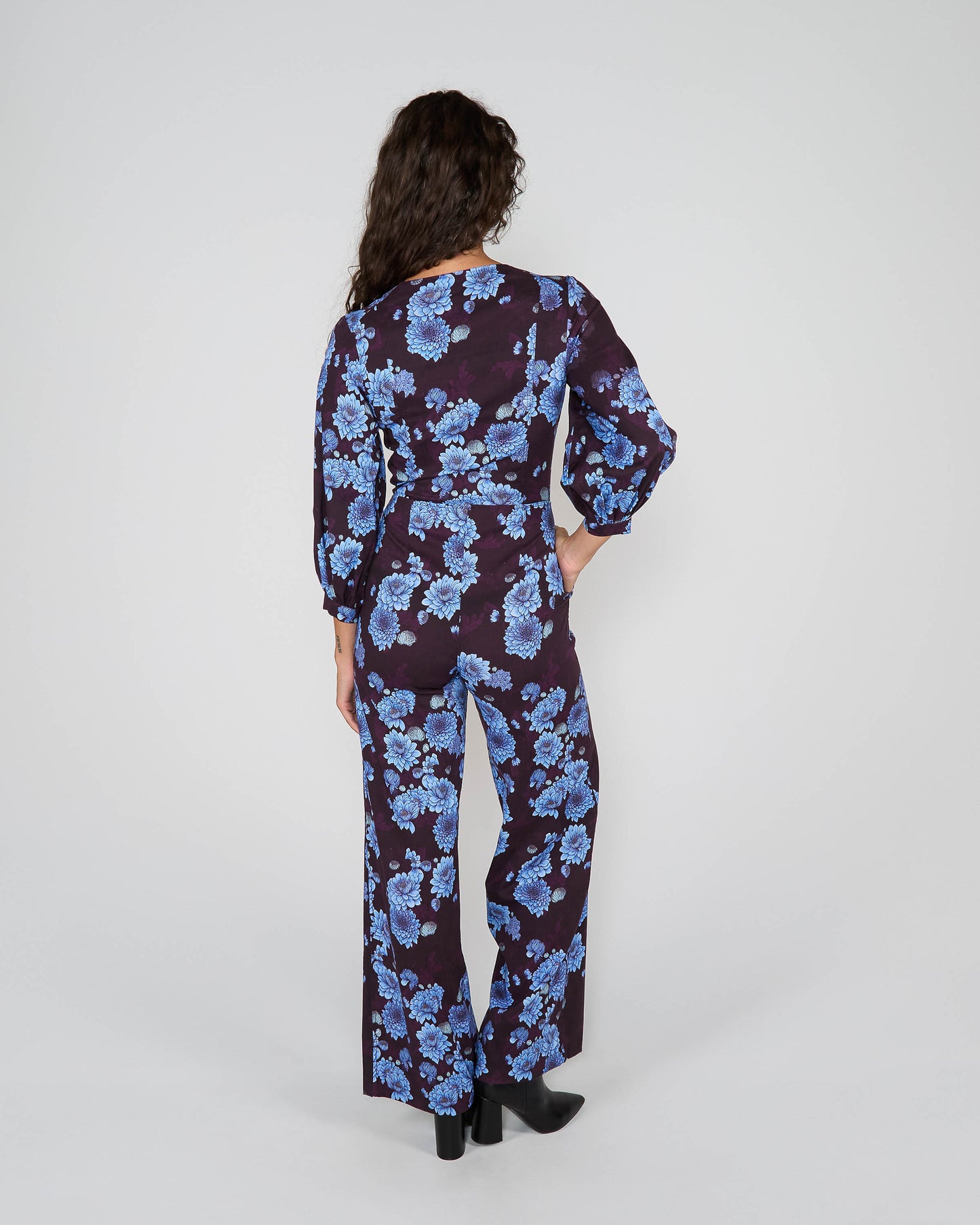 JILL SERIOUS FLORAL JUMPSUIT - PLUM