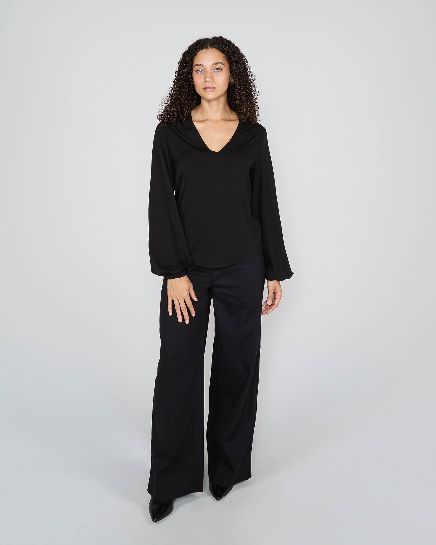 VAL LONG SLEEVE V-NECK SHIRT - BLACK