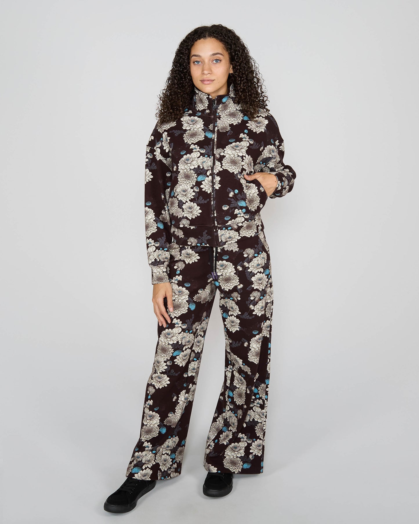 JUNE SERIOUS FLORAL BLACK JACKET - BLACK