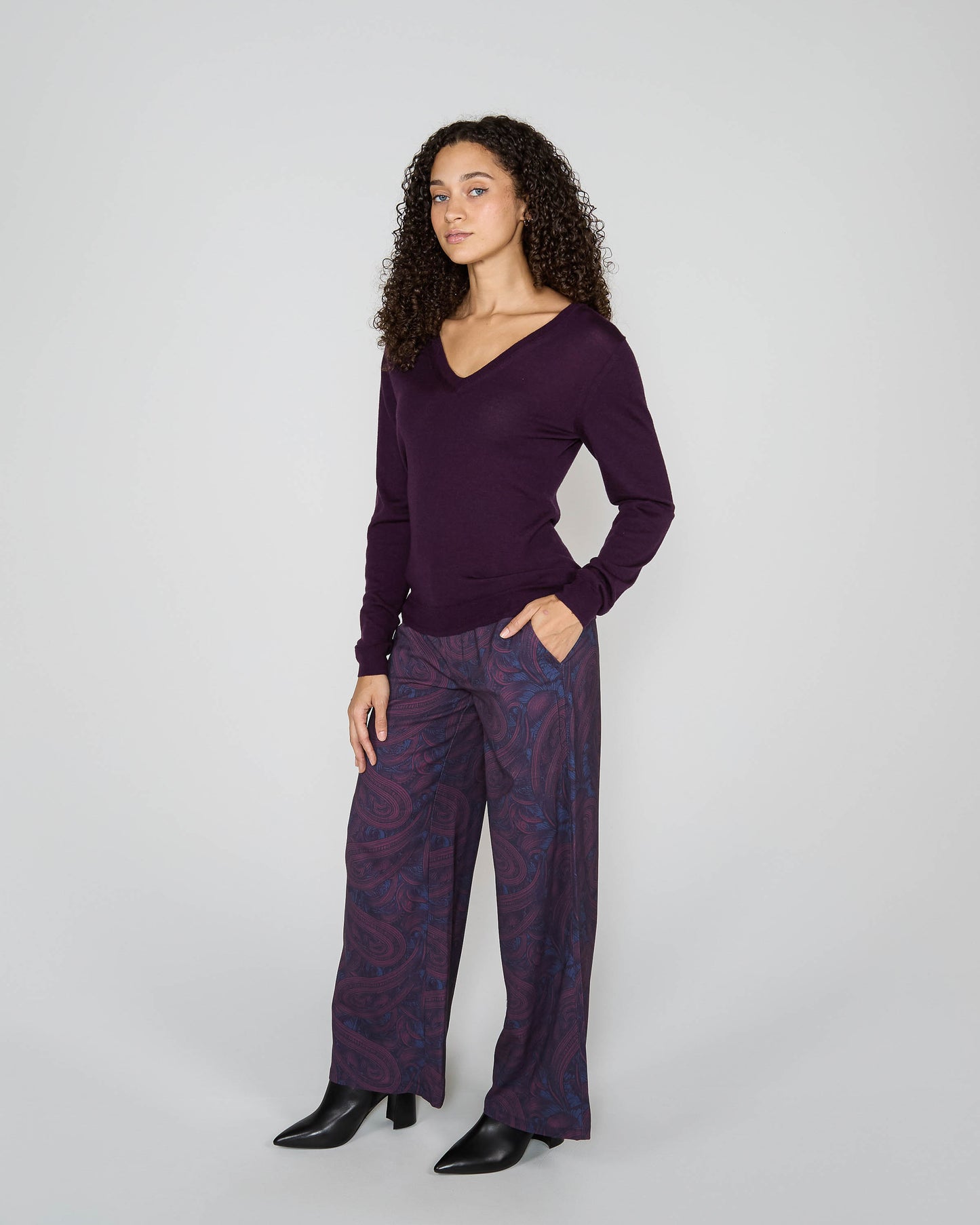 SASHA V-NECK SWEATER - PLUM