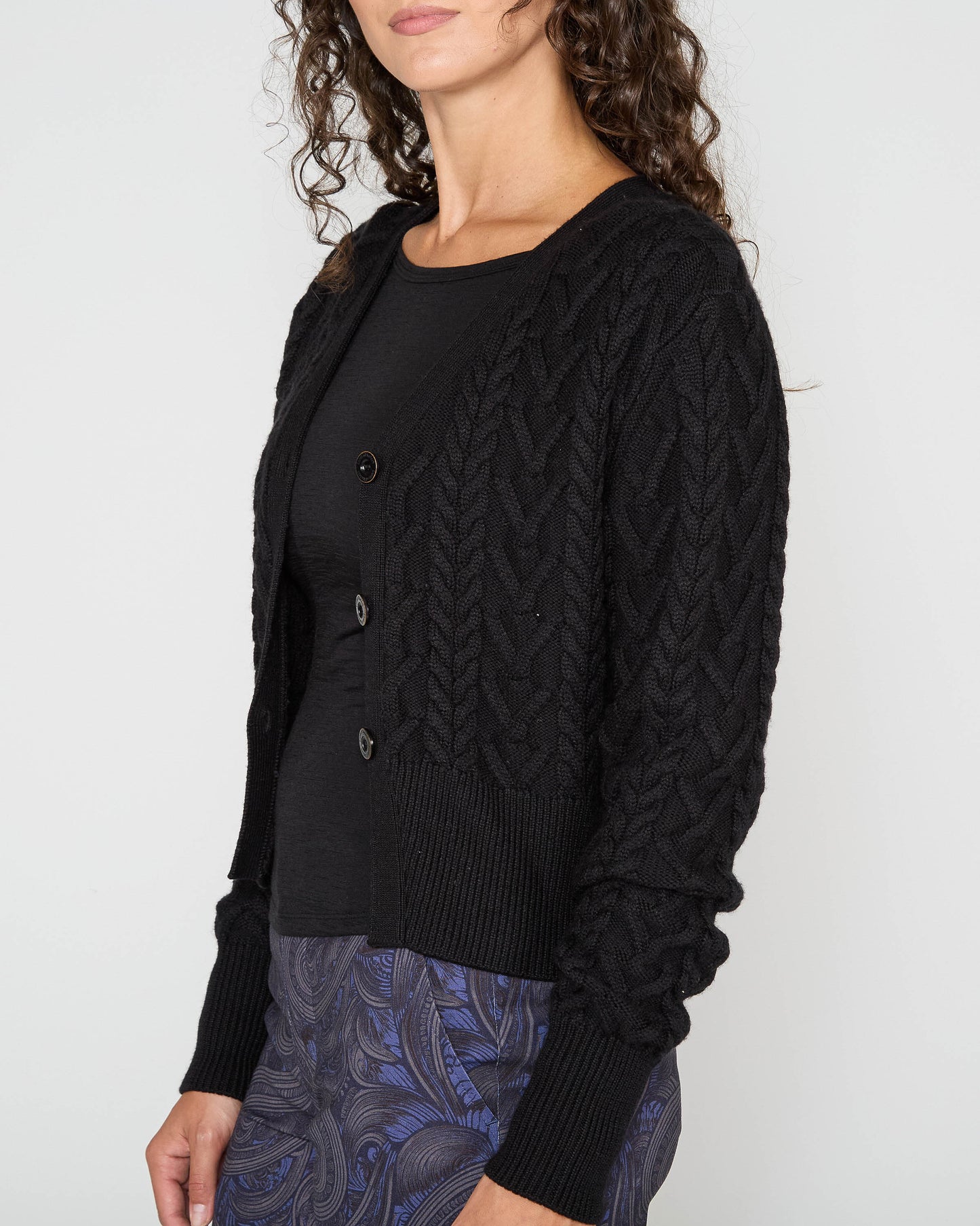 SAMANTHA TEXTURED CABLE KNIT SWEATER - BLACK