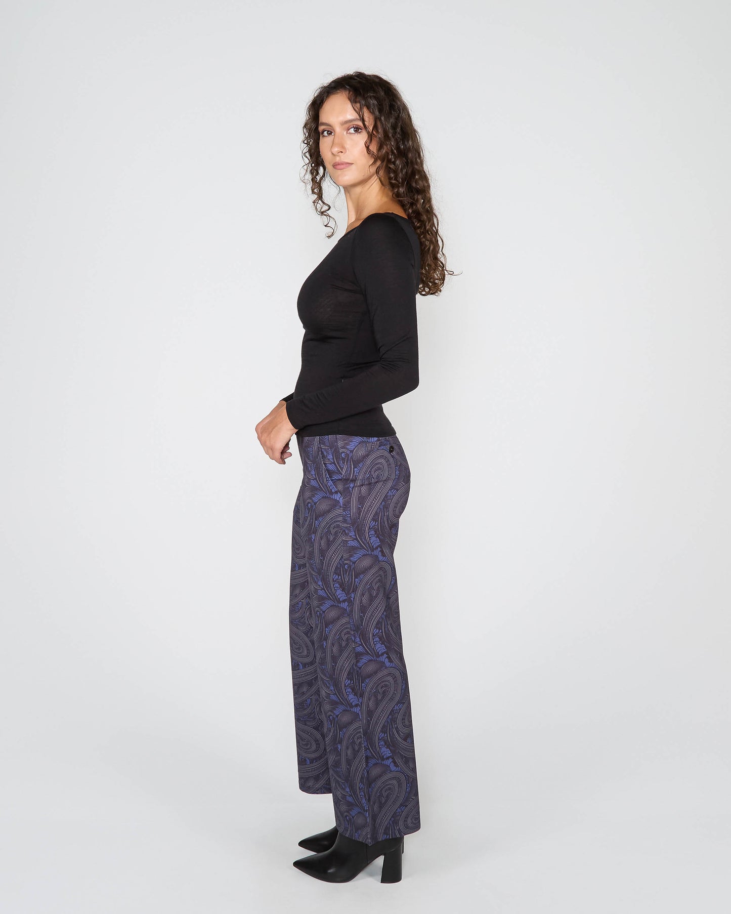 CARLY MERINO LONG SLEEVE CREWNECK SHIRT - BLACK