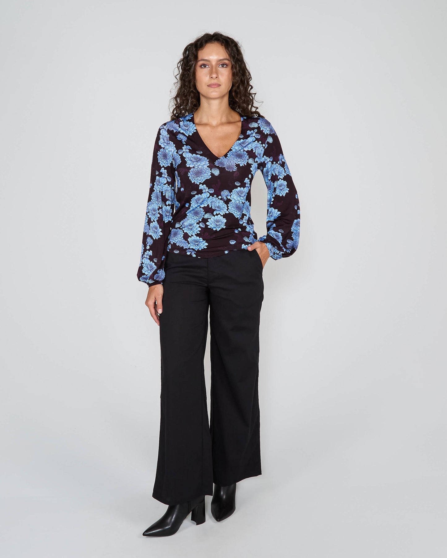 VAL SERIOUS FLORAL LONG SLEEVE V-NECK SHIRT - PLUM