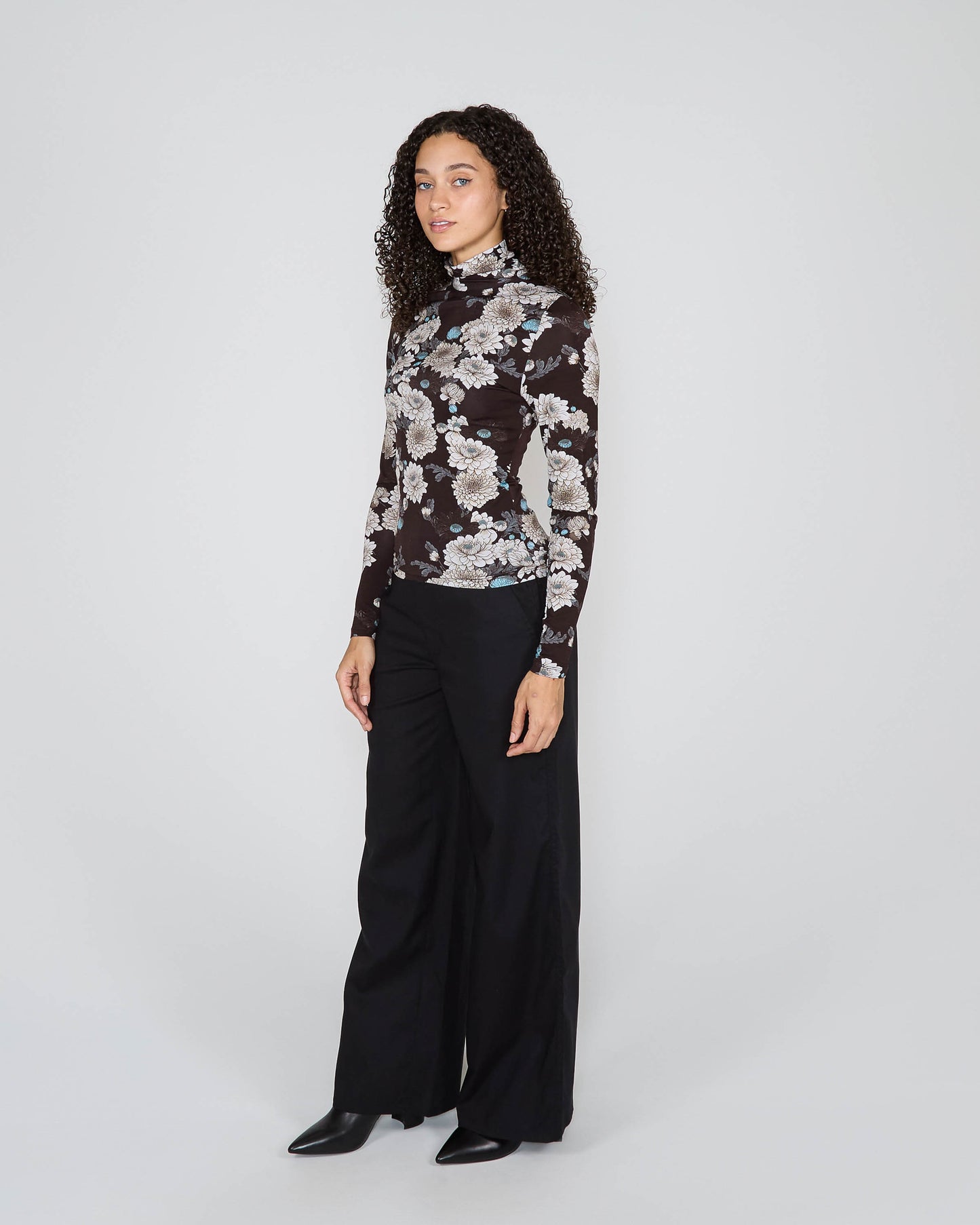 KATE SERIOUS FLORAL TURTLENECK - BLACK