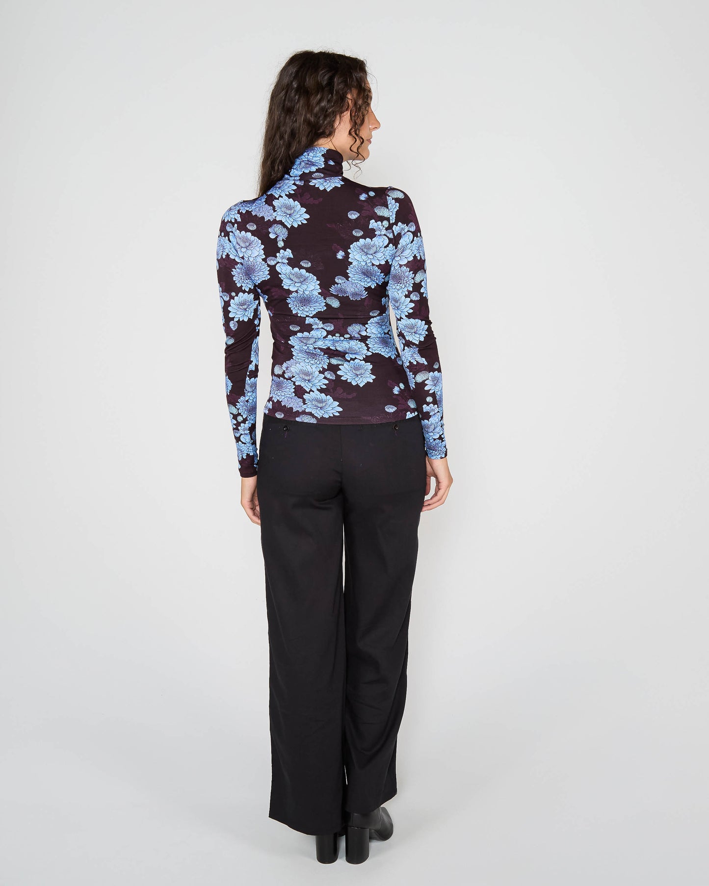 KATE SERIOUS FLORAL TURTLENECK - PLUM