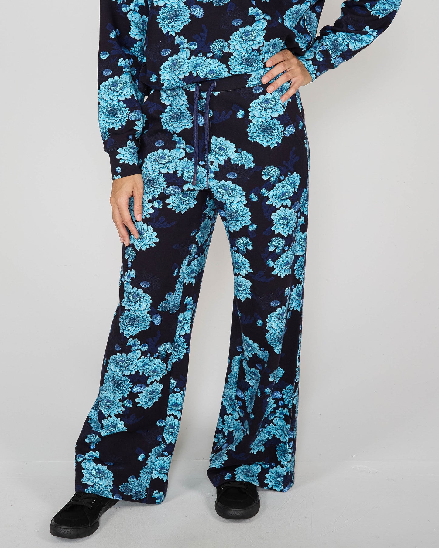 PAIGE SERIOUS FLORAL KNIT PANT - NAVY