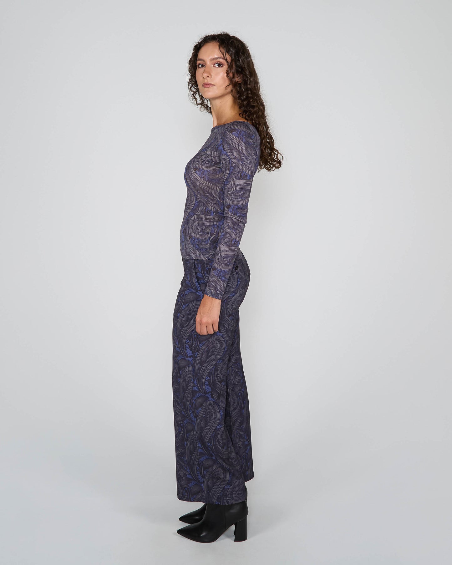 CARLY MERINO LONG SLEEVE CREWNECK SHIRT - BADALONA SMOKE