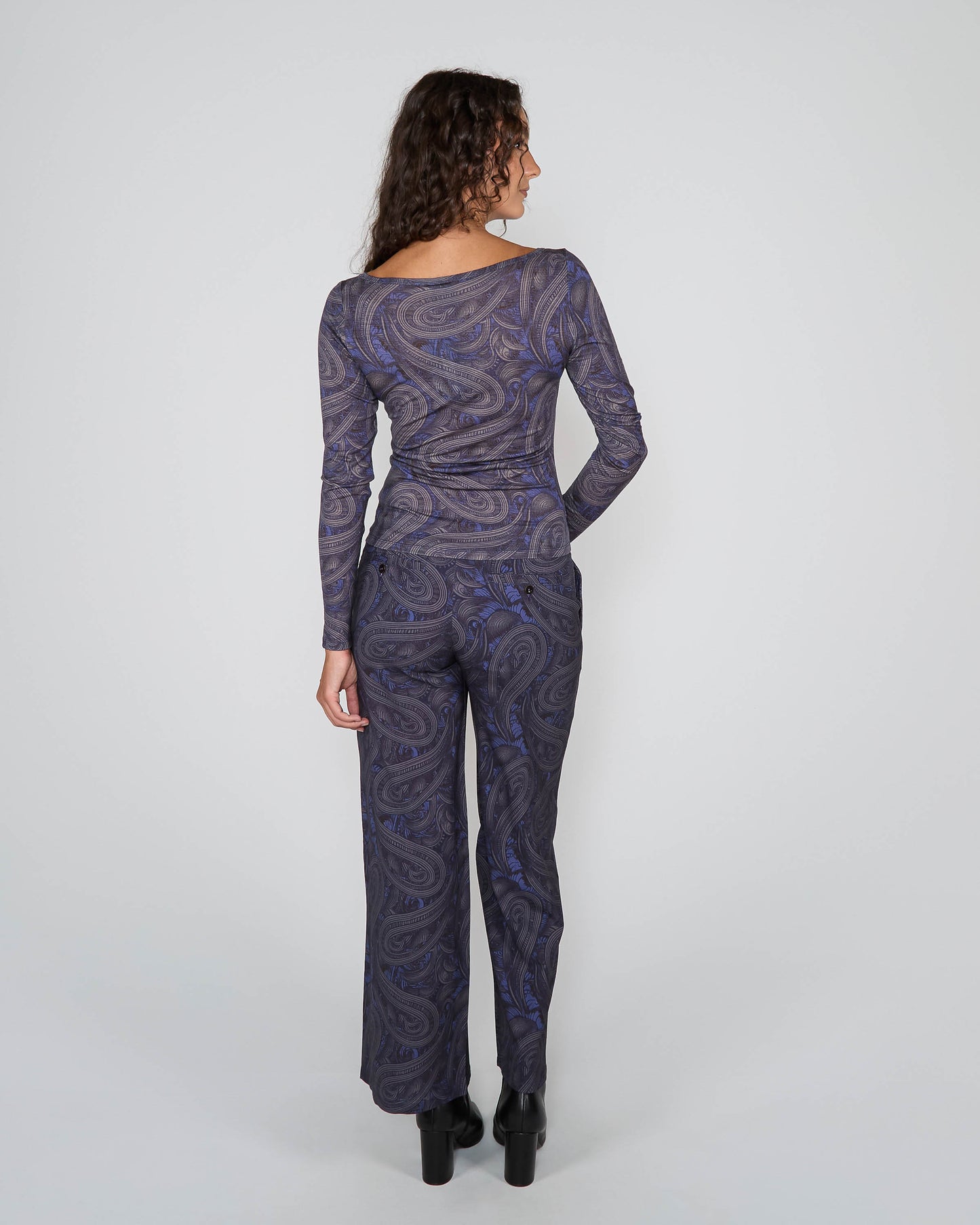CARLY MERINO LONG SLEEVE CREWNECK SHIRT - BADALONA SMOKE