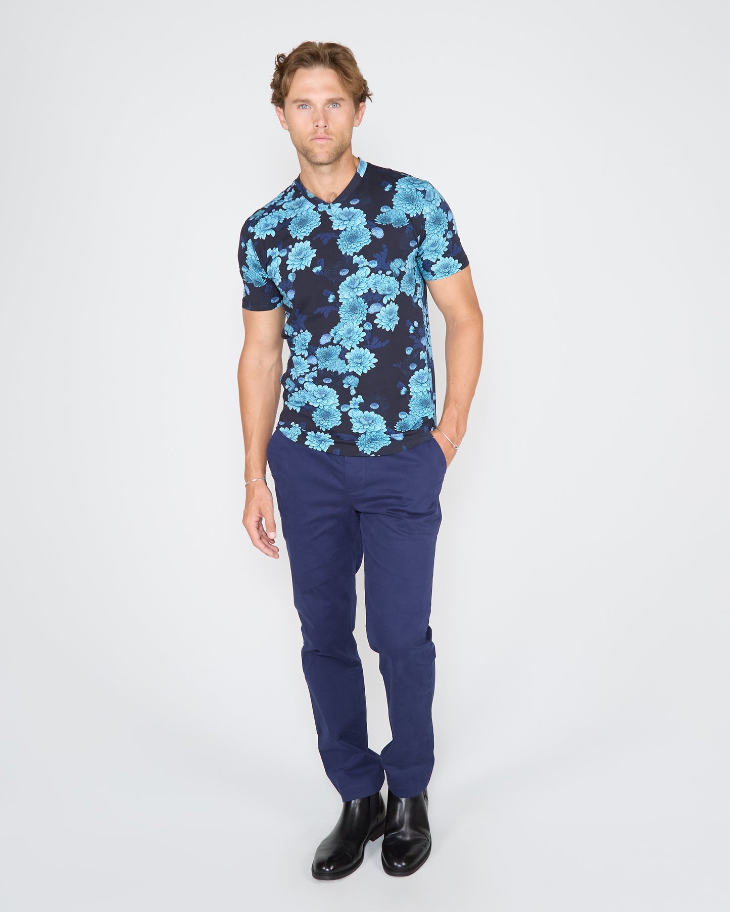 MAZE SERIOUS FLORAL V-NECK TEE - NAVY
