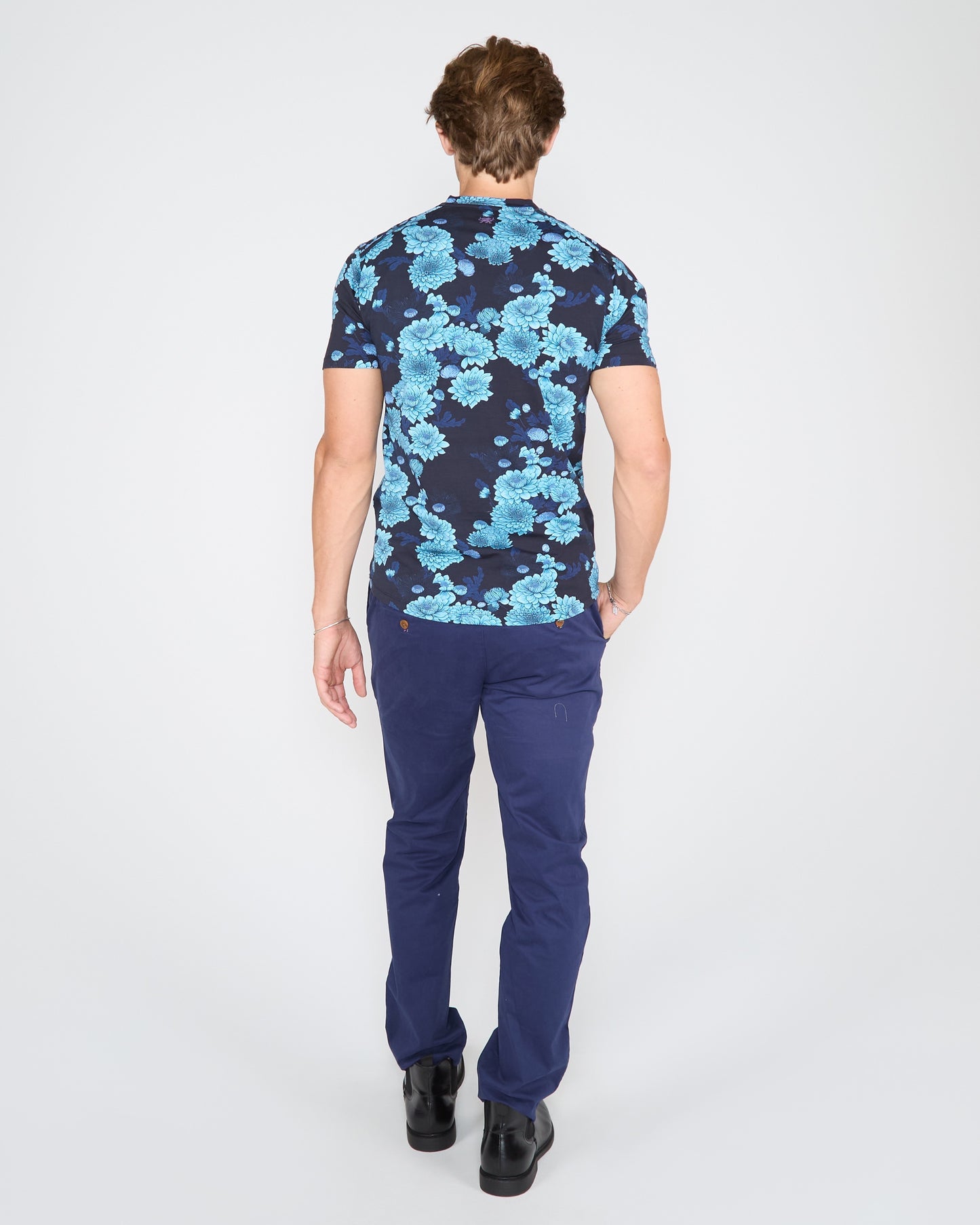 MAZE SERIOUS FLORAL V-NECK TEE - NAVY