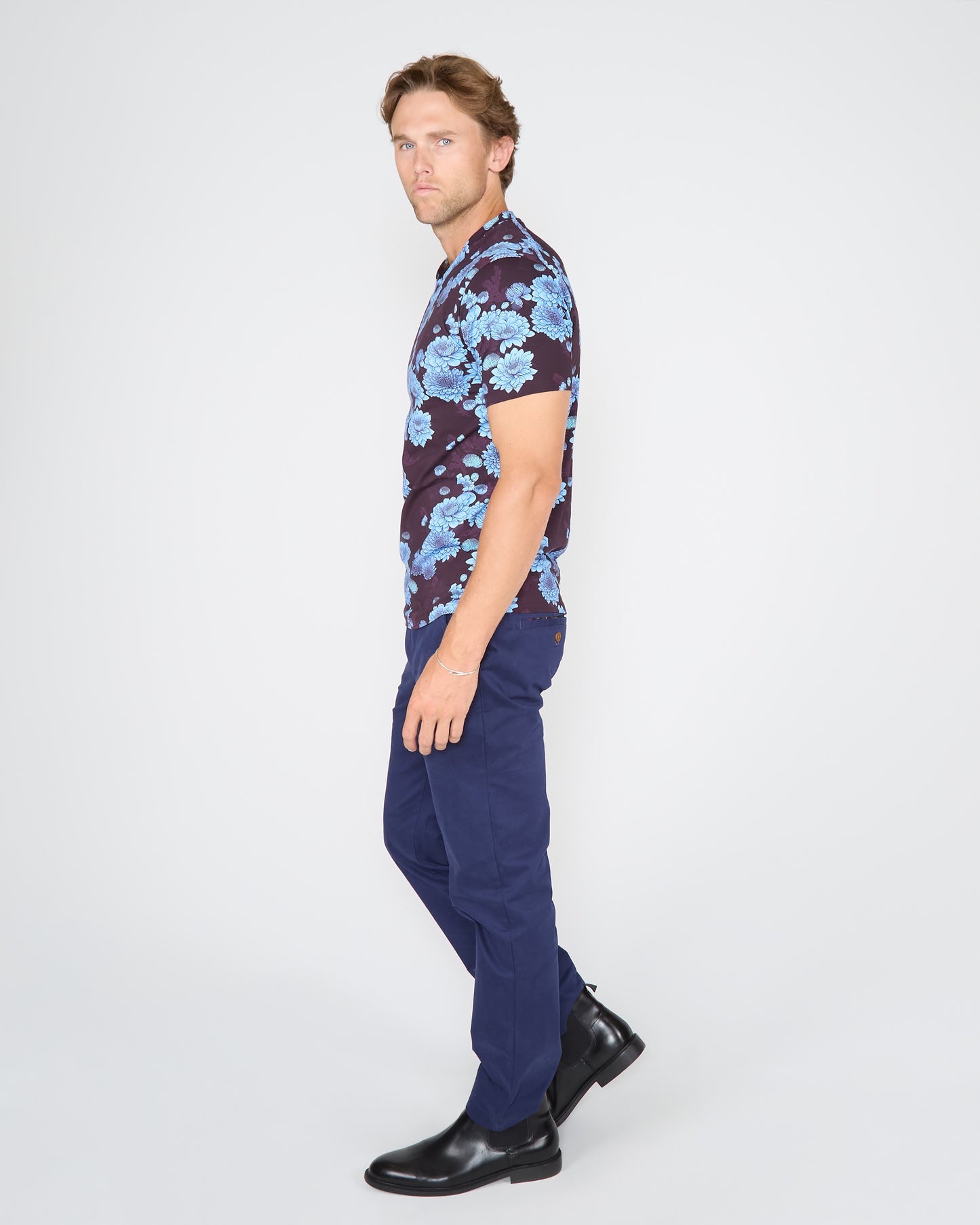 MAZE SERIOUS FLORAL V-NECK TEE - PLUM