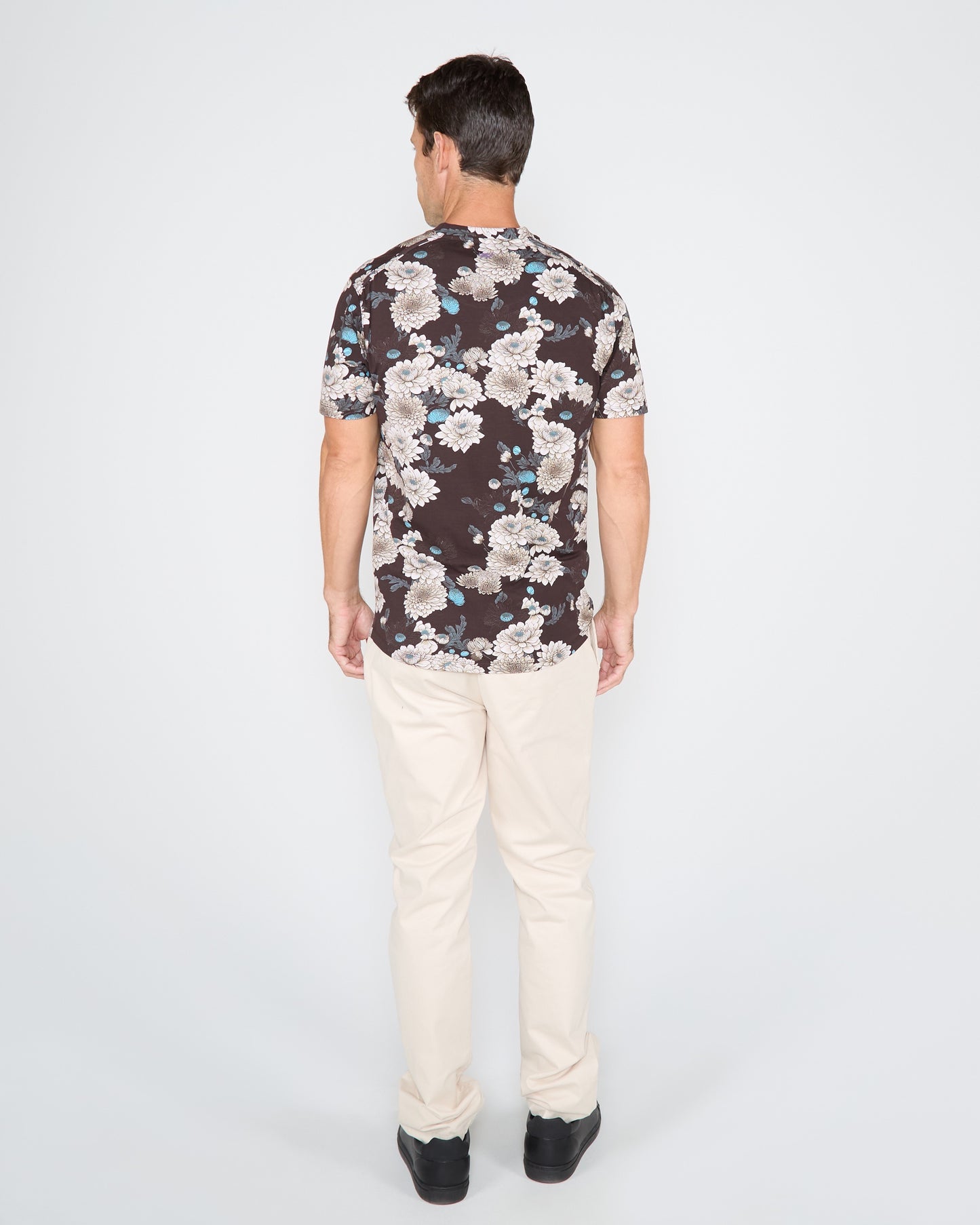 MAZE SERIOUS FLORAL V-NECK TEE - BLACK