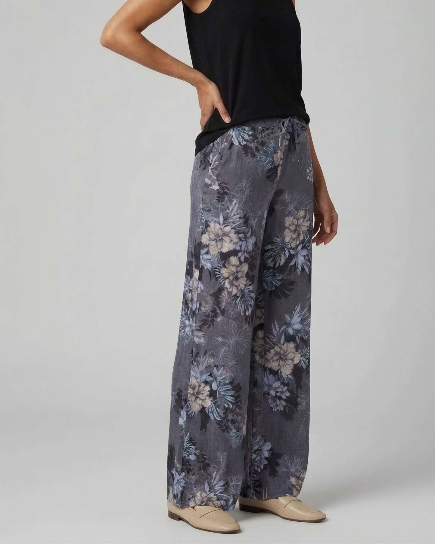 LILLIAN EXOTIC FLORAL BLACK WOMENS WIDE-LEG PANT