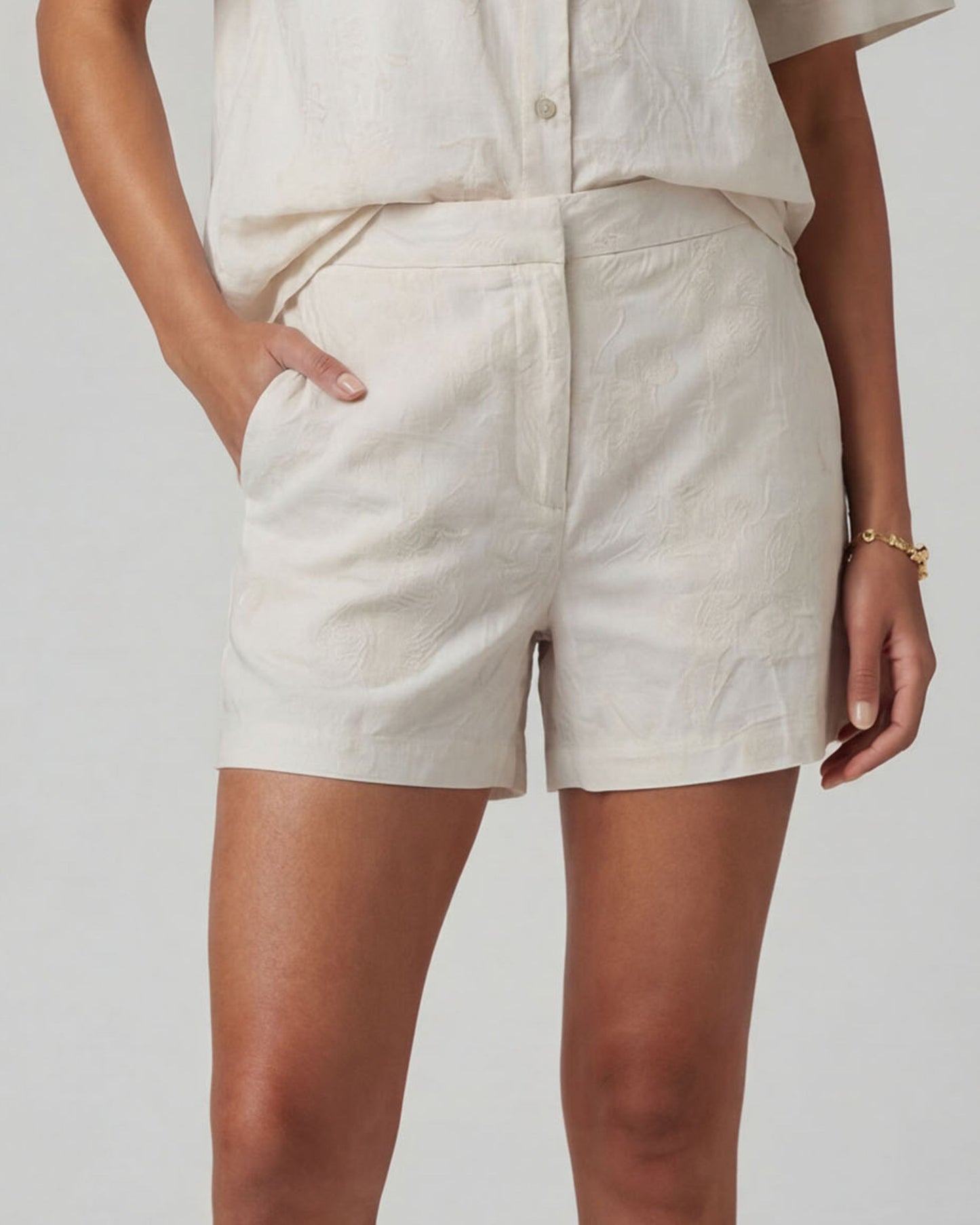 FREDA PAISLEY EXPLOSION IVORY WOMENS TAILORED SHORT