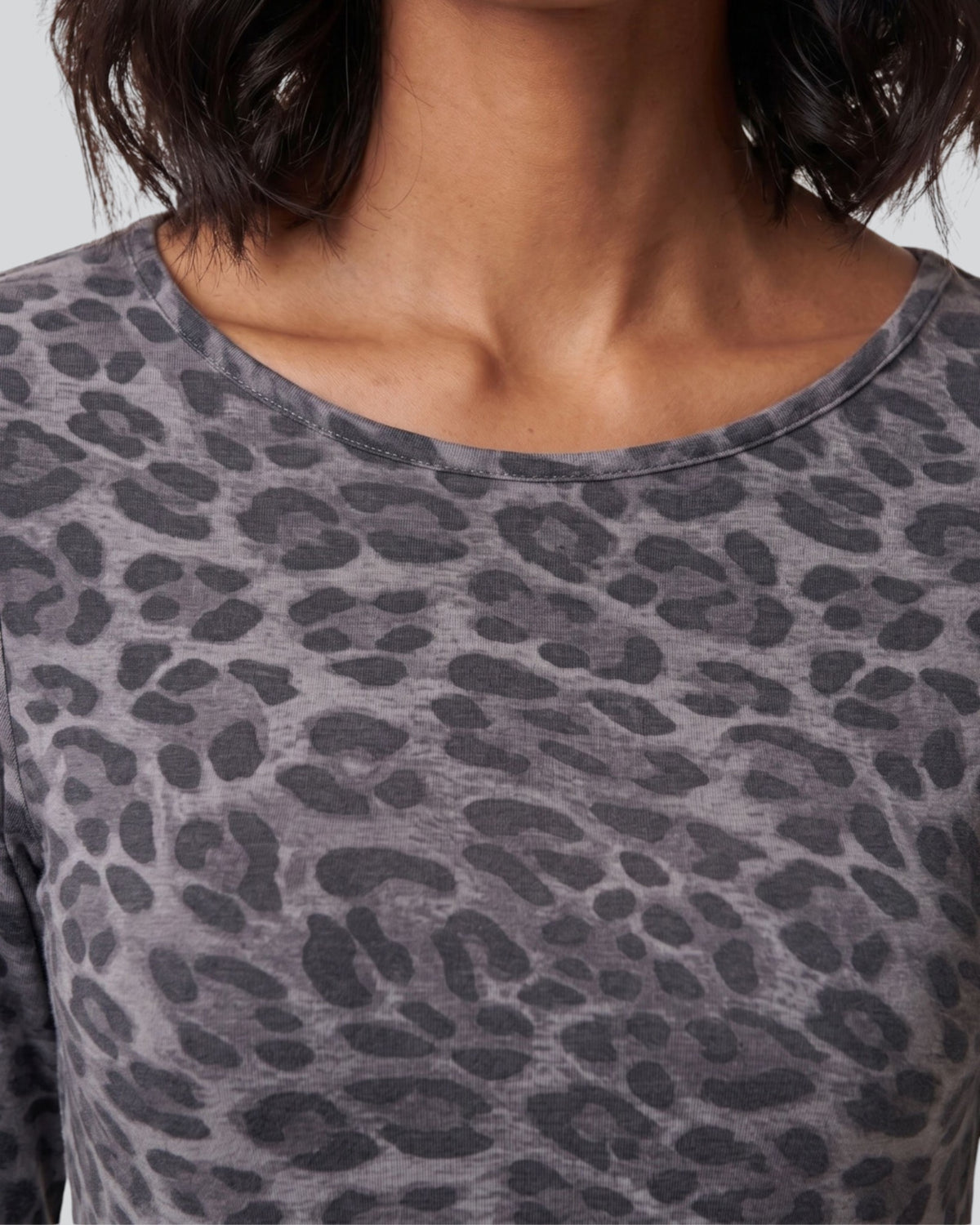 CARLY LEOPARD SMOKE WOMEN'S MERINO LONG-SLEEVE CREW-NECK TOP