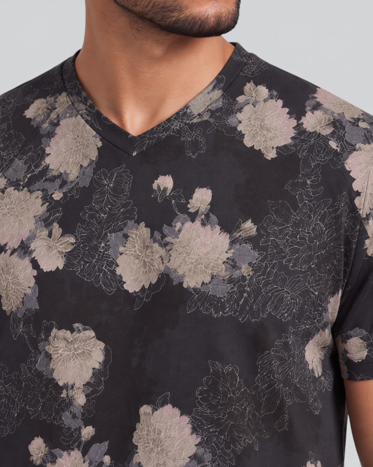 MAZE LANS FLORAL BLACK MEN'S STRETCH COTTON V-NECK TEE